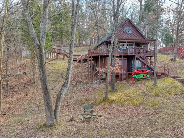 565 Lake Shore Dr N, Goreville, IL 62939