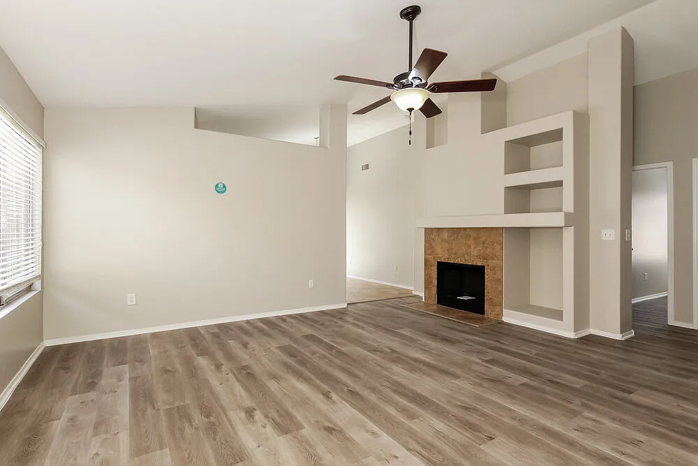 3 bed, 2.0 bath, 1314 sqft, $2,330 — Photo 3