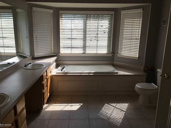 3rd image of 8767 Hardwood Dr #113