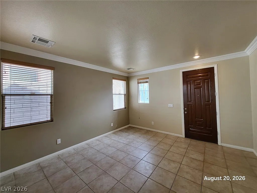 3 bed, 2.5 bath, 2480 sqft, $2,695 — Photo 2