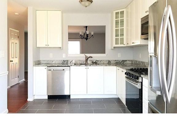 3rd image of 1015 San Remo Ct