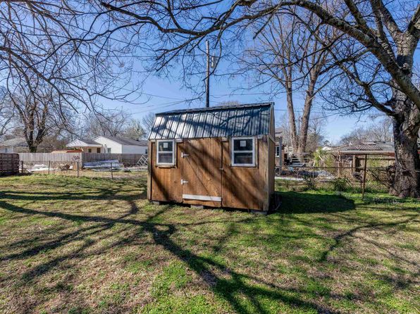 101 Monroe Dr, Tuscumbia, AL 35674
