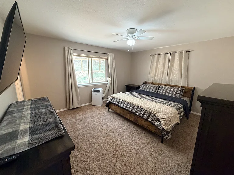 574 Meadowbrook Dr — Photo 5