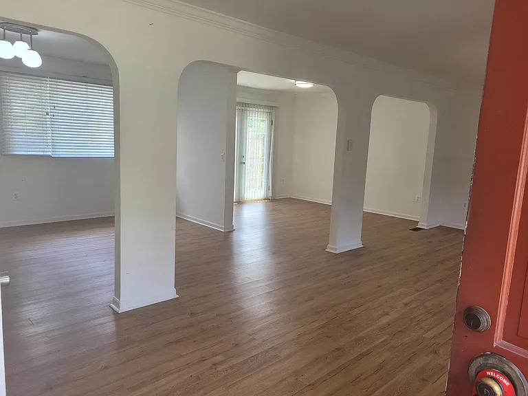 6818 Rolling Rd — Photo 11