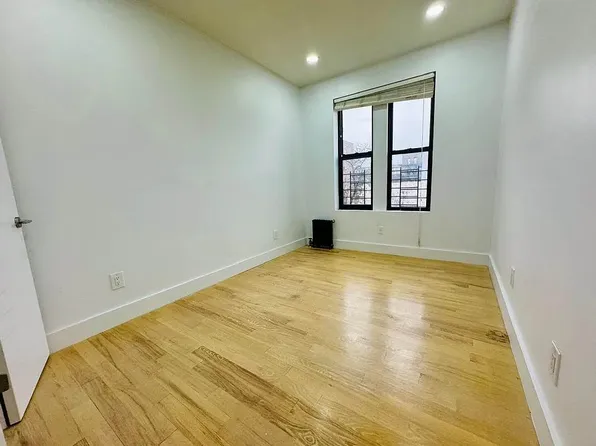 1819 Beverley Road image 7 of 20