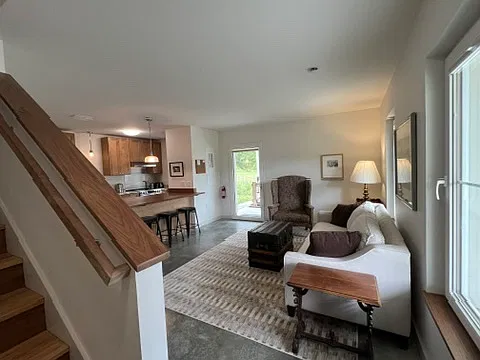 2 bed, 1200 sqft, $3,800 — Photo 2