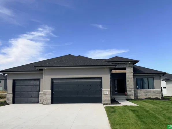 12362 Lake Vista Dr, Papillion, NE 68046