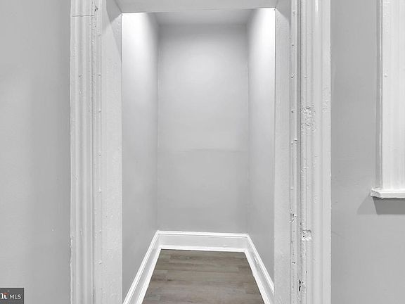 5th image of 1526 W 4th St