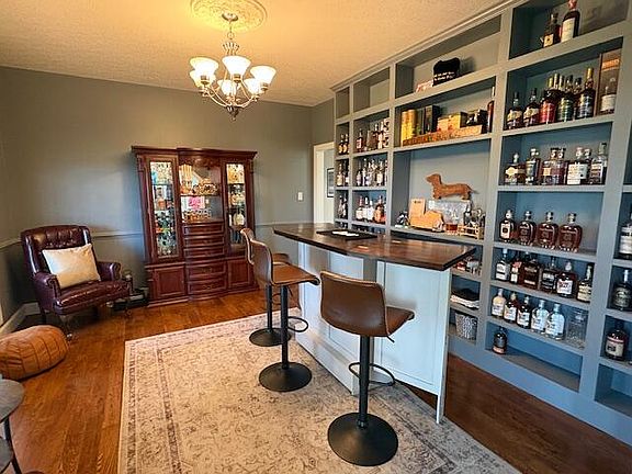 3rd image of 2315 Bardstown Rd