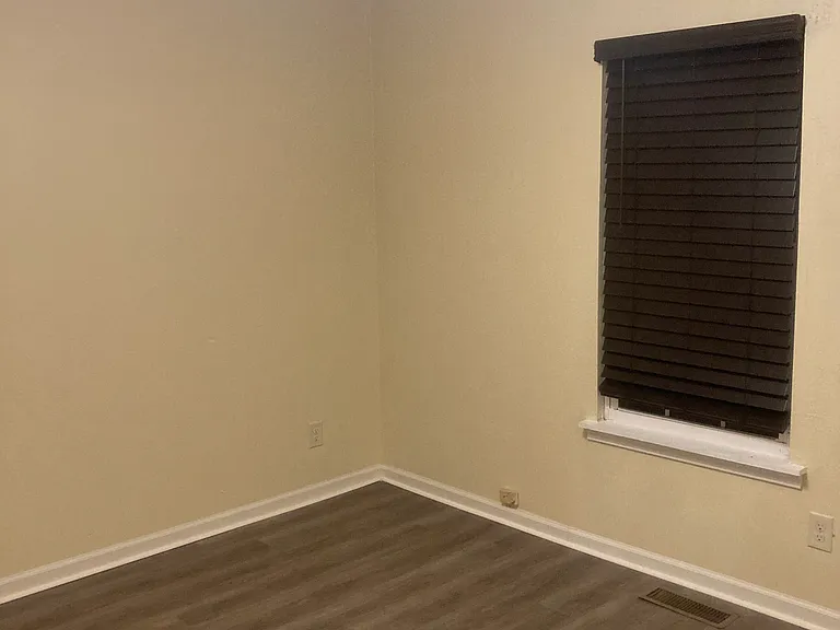 33 Rushwood St #33 — Photo 2