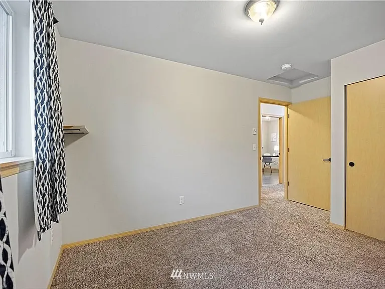 1017 W Main St #C101 — Photo 25