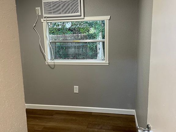 4th image of 5948 Pernella Dr #3