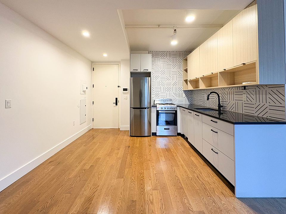 1st image of 323 E 19th St #6