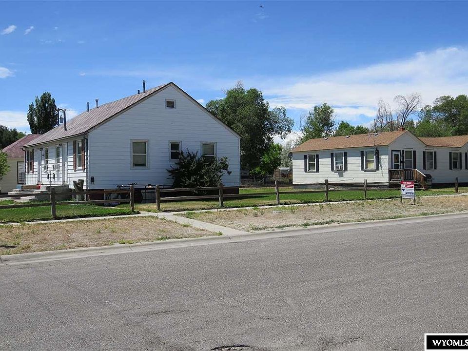 1st image of 406 S 3rd St E