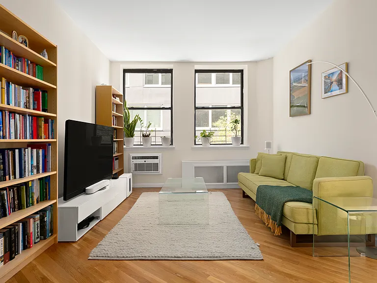 452 W 19th St #2C — Photo 1