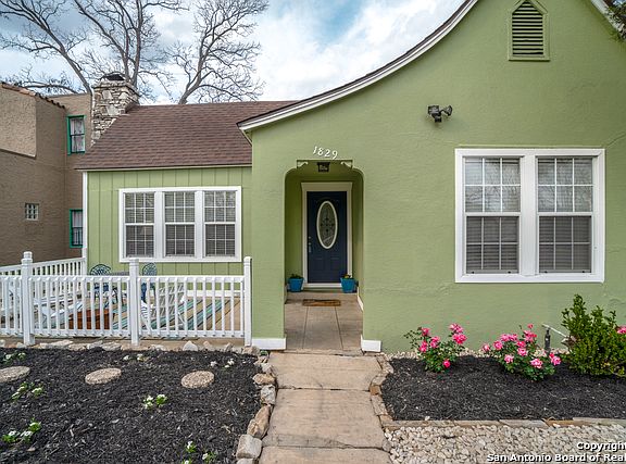 3rd image of 1829 W Gramercy Pl