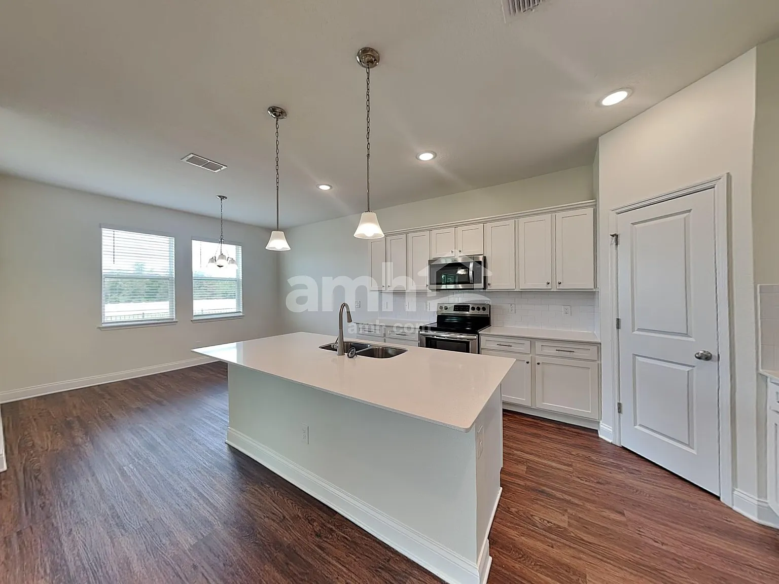 5 bed, 3.0 bath, 2377 sqft, $2,615 — Photo 4