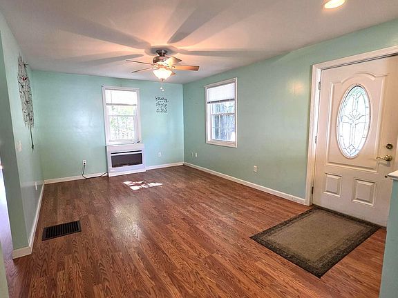 4th image of 826 Somerset Street