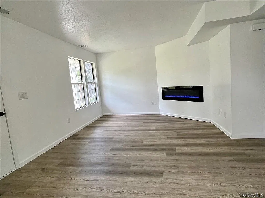 3 bed, 2.5 bath, 1331 sqft, $3,000 — Photo 4