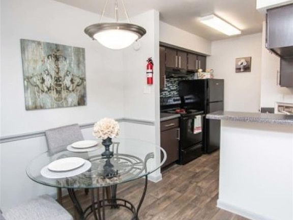 4th image of 3435 Walnut Bend Ln #3109