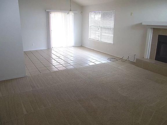 3rd image of 440 Valle Liso Ln