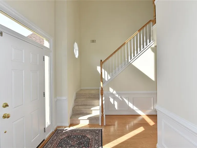 2515 Spring Grove Ct — Photo 2