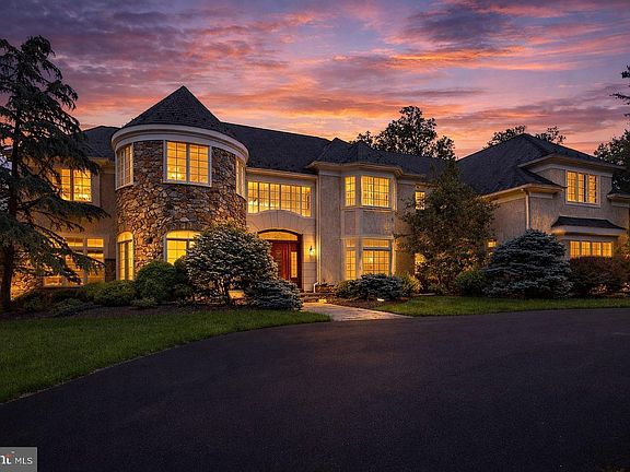 2nd image of 1049 McKean Rd