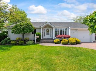 24 S Windhorst Ave, Bethpage, NY 11714