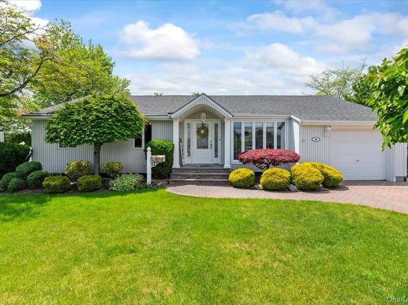 24 S Windhorst Avenue, Bethpage, NY 11714