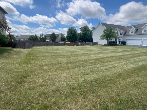 5270 Greenshire Cir, Lake In The Hills, IL 60156