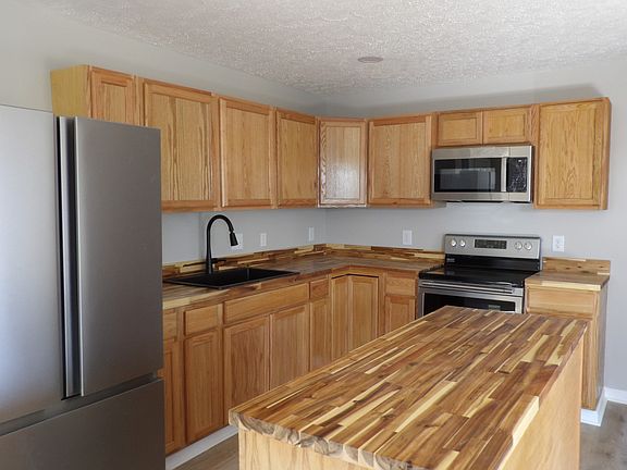 3rd image of 435 Carman Ave