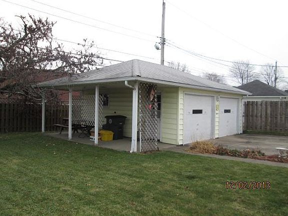 Over-sized garage and covered porch