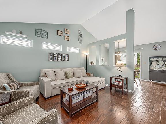 2nd image of 5801 Emerald Pointe Dr