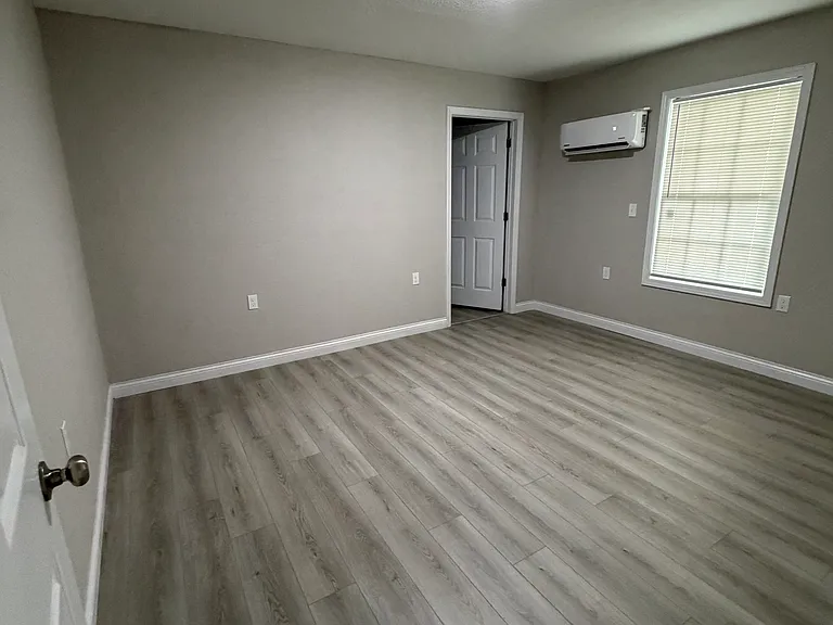 146 Roberts St — Photo 13
