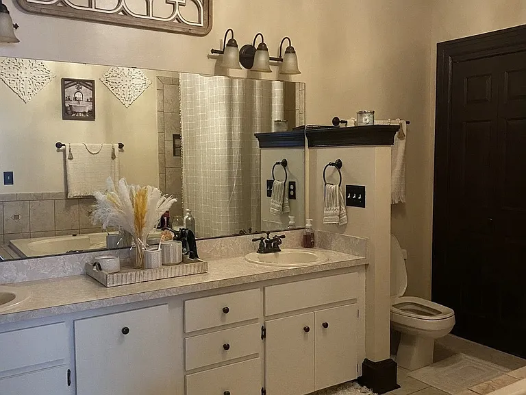 323 N Walnut St — Photo 25