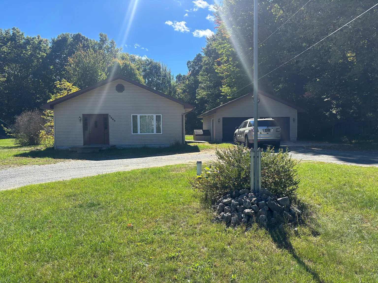 3 bed, 1048 sqft, $1,800 — Photo 1