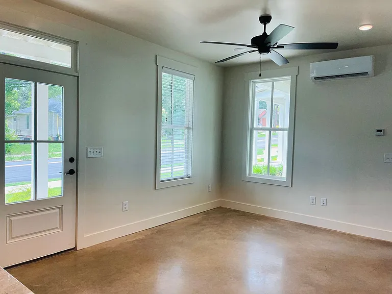 705 Jefferson St — Photo 9