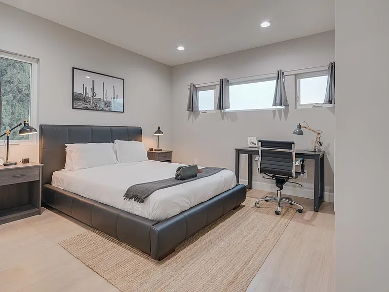 853 1/2 N McCadden Pl — Photo 11