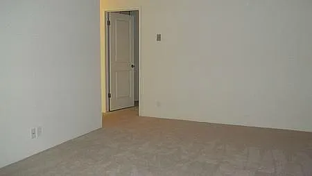 Willow Springs Apartments — Photo 9