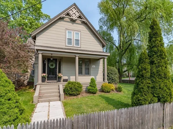 24 Cottage St, Natick, MA 01760