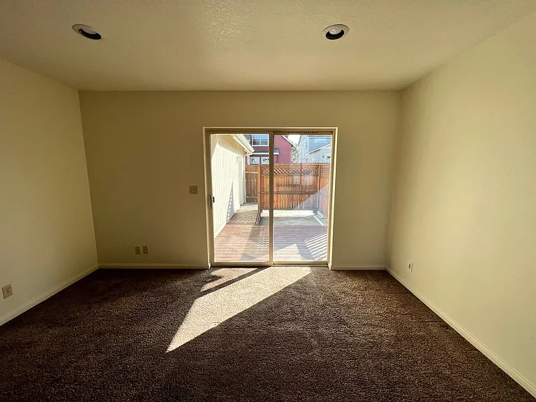 1355 NW Davenport Ave — Photo 8