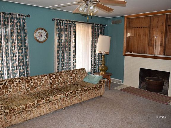 4th image of 1368 N Stadium Ave