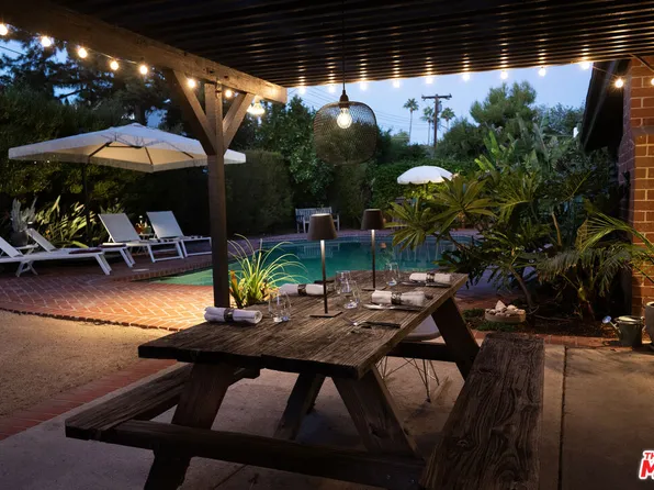22429 Bessemer St, Woodland Hills, CA 91367