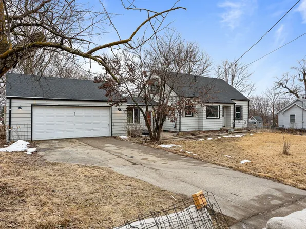 3225 E Washington Ave, Des Moines, IA 50317