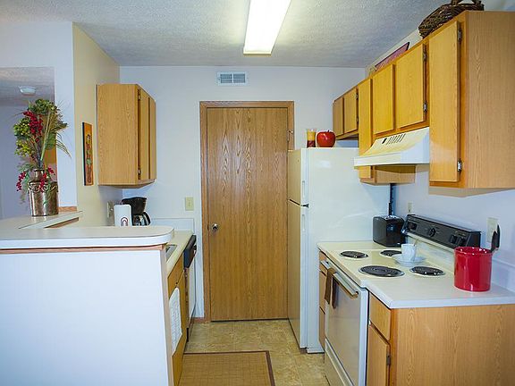 5th image of 3814 Greensview Dr