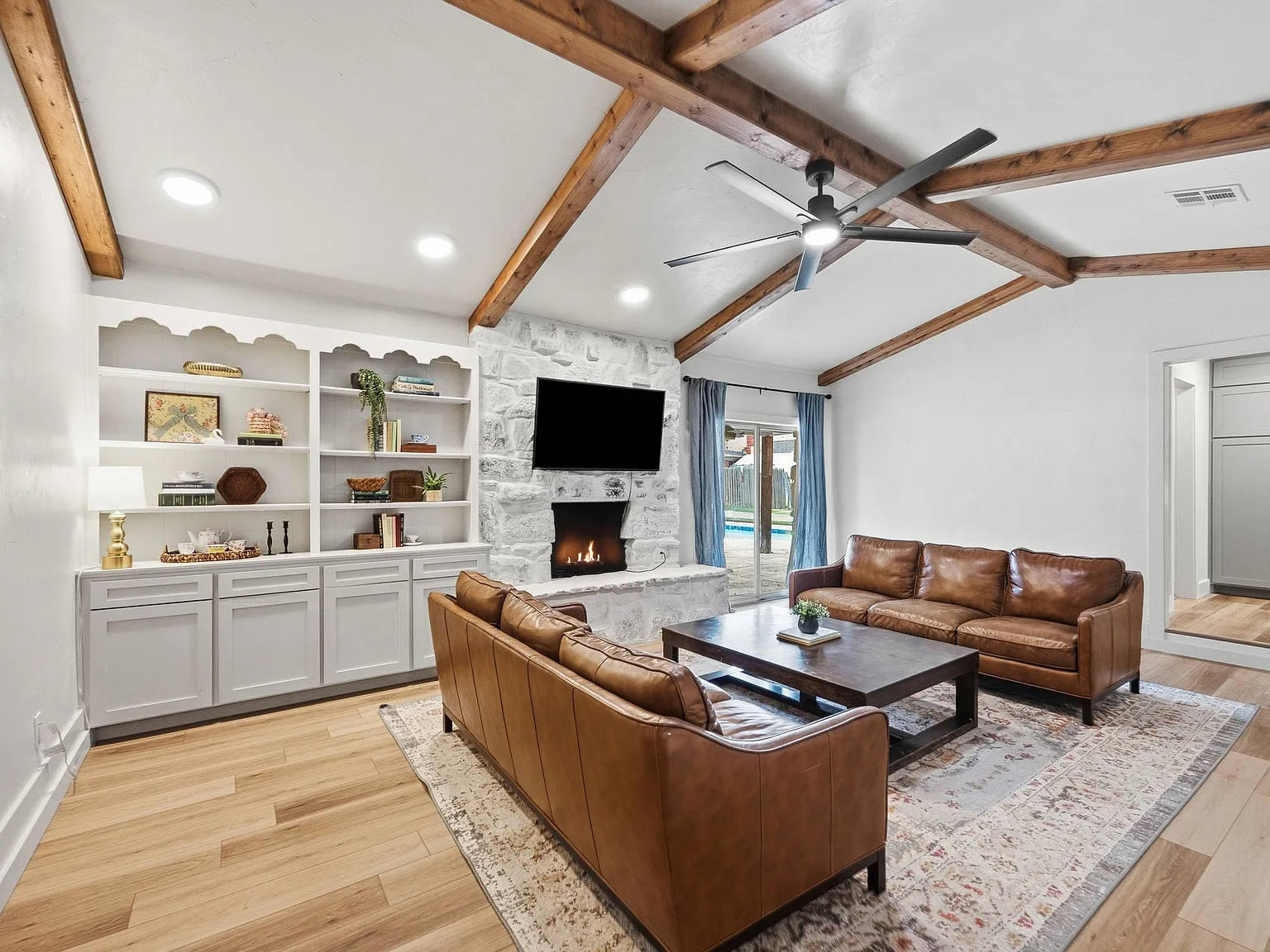 3 bed, 2.5 bath, 2176 sqft, $2,750 — Photo 3