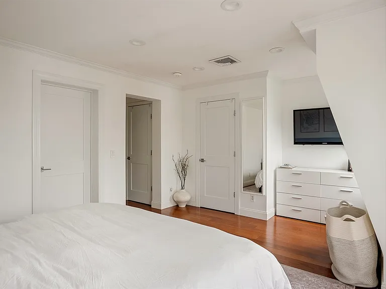 39 Cottage St #2 — Photo 19