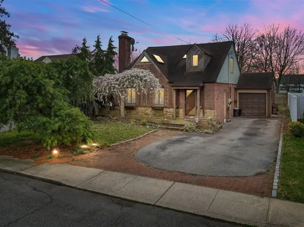 20 Herrick Drive, East Rockaway, NY 11518