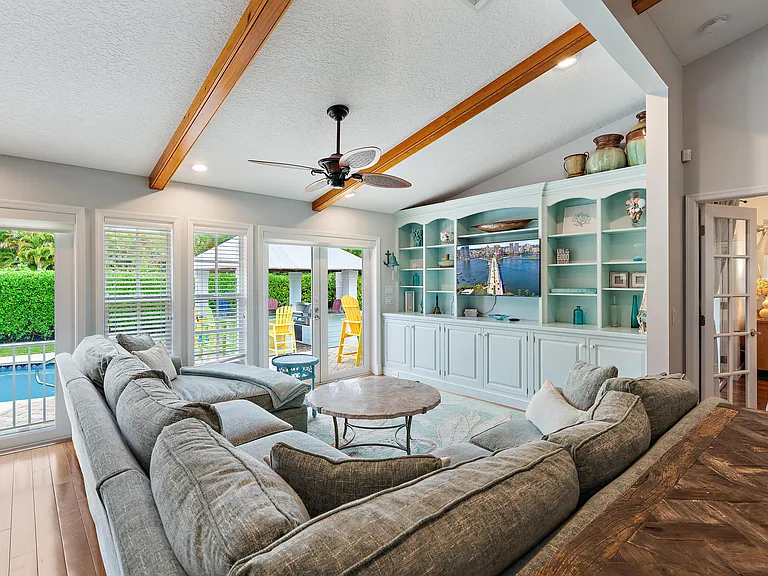 5751 Pennock Point Rd — Photo 6
