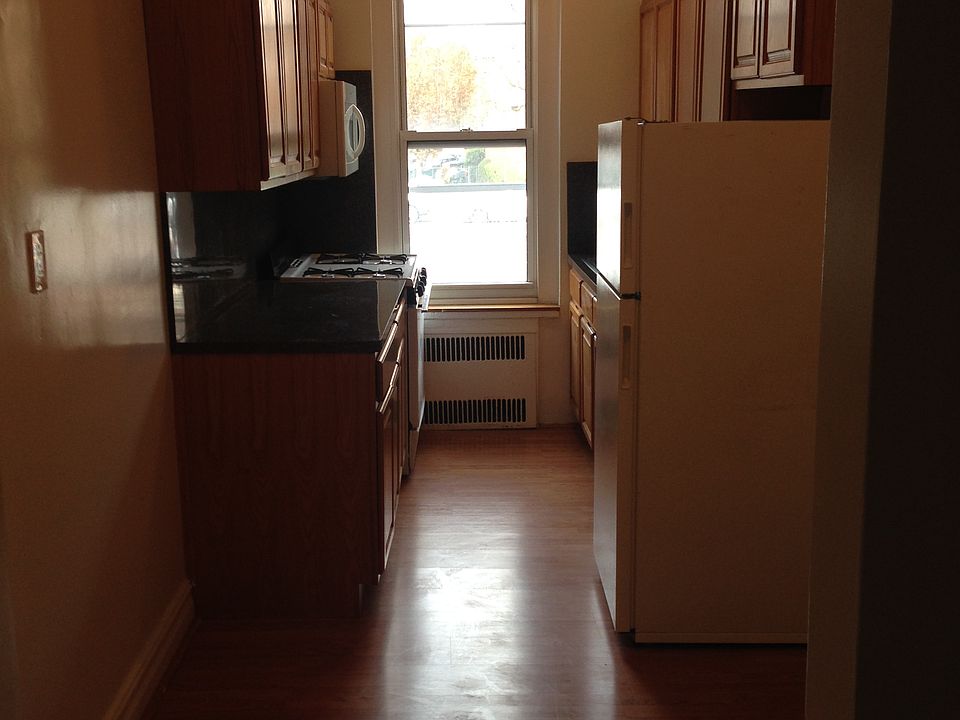 2nd image of 2828 Kings Hwy APT 6C